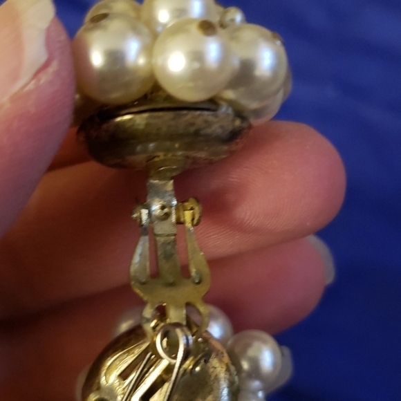 Vintage Pearl Cluster Clip on Earrings - Picture 6 of 7